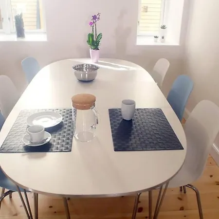 아파트 Next To New Harbor / 3 Bedroom & 2 Bath