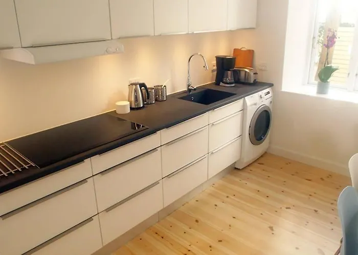 Next To New Harbor / 3 Bedroom & 2 Bath *